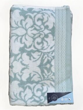 Style Sanctuary Soft Plush Bath Towel Cotton Blue White New 27x54 Quick Dry
